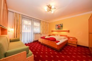 Katil atau katil-katil dalam bilik di Hotel Oberwirt - nahe an Saalbach und Zell am See, Viehhofen Sommercard