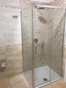 Ett badrum på COSTA APARTMENT NAPLES