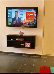 Telewizja i/lub zestaw kina domowego w obiekcie Estudio junto La Nogalera 1