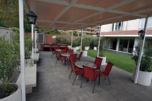 A restaurant or other place to eat at Las Condes, Excelentes Apartamentos - Sofia Camilla Propiedades