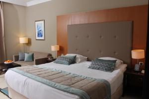 Кровать или кровати в номере Royal Thalassa Monastir