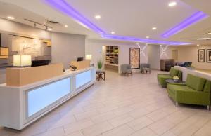 Gallery image of Holiday Inn Express & Suites Bradley Airport, an IHG Hotel in Windsor Locks