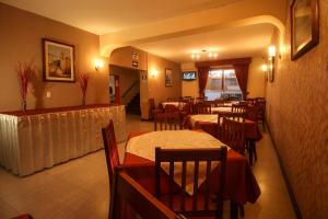 a restaurant with tables and chairs in a room at Hotel Meliana in Arequipa