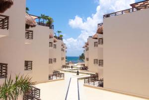 Foto dalla galleria di Aldea Thai Beachfront Condo Complex with Resort Pool & Amenities a Playa del Carmen