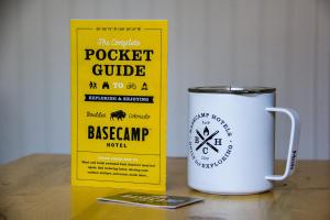 Certificato, attestato, insegna o altro documento esposto da Basecamp Boulder