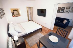 a small room with a bed and a table at Apartman Lido in Belgrade