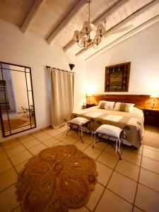 Una cama o camas en una habitación de Chañarmuyo Casa de Huéspedes