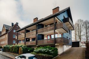 a building with balconies on the side of it at Wohnung an der Skiwiese - Boxspring - Balkon - 2 Smart TV - Carport in Braunlage