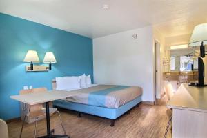 Postel nebo postele na pokoji v ubytování Motel 6-Lubbock, TX