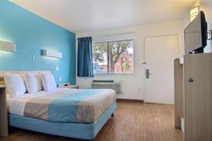 Postel nebo postele na pokoji v ubytování Motel 6-Lubbock, TX