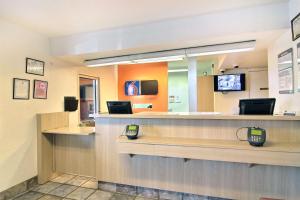 TV a/nebo společenská místnost v ubytování Motel 6-Lubbock, TX