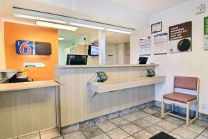 TV a/nebo společenská místnost v ubytování Motel 6-Lubbock, TX