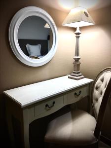 a dressing table with a lamp and a mirror at DUPLEX 52m2 hyper centre, petite TERRASSE exposée Sud in Dieppe