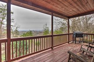 Woodsy Hideaway with Grill and Smoky Mountain Views!