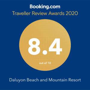 uma placa de praia amarela e resort de montanha com o número oito em Daluyon Beach and Mountain Resort em Sabang
