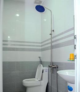 a bathroom with a toilet and a sink at Anh Thư Hotel in Vung Tau