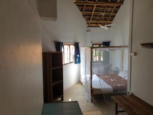Postel nebo postele na pokoji v ubytování Surfpoint Sri Lanka Kite Village