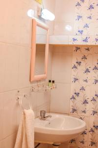 Kanchans Nest I Rooms & Suites near Port Blair Airport 욕실