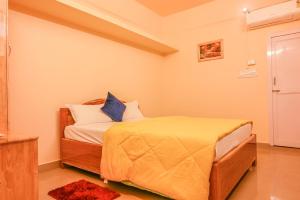 Voodi või voodid majutusasutuse Kanchans Nest I Rooms & Suites near Port Blair Airport toas