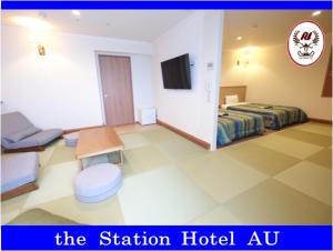 A television and/or entertainment centre at Station Hotel AU