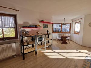 a living room with a table with a microwave at Calm GaP in Garmisch-Partenkirchen
