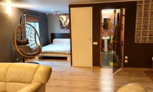 Postel nebo postele na pokoji v ubytování Cinema Hostel Järvakandi