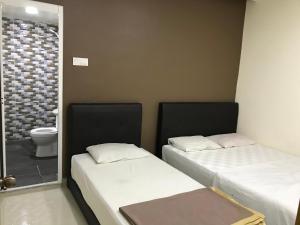 Postel nebo postele na pokoji v ubytování Hotel 3Winz, Chow Kit Hospital Kuala Lumpur