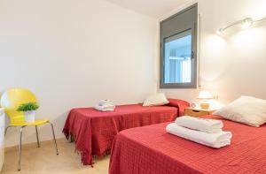 A bed or beds in a room at Apart-rent Apartment Cristall Mar 2º 0058
