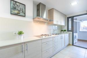 A kitchen or kitchenette at Apart-rent Apartment Cristall Mar 2º 0058