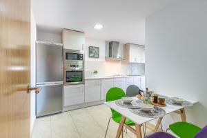 A kitchen or kitchenette at Apart-rent Apartment Cristall Mar 2º 0058