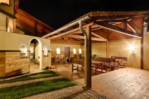 Patio alebo iná vonkajšia časť ubytovania Romance Ubytování
