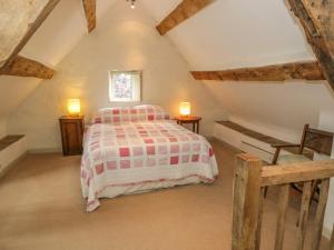 Säng eller sängar i ett rum på Pembridge Cottage