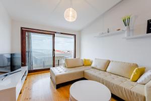 Televízia a/alebo spoločenská miestnosť v ubytovaní Apartments Flor de Lis