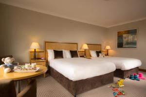 Llit o llits en una habitació de Talbot Hotel Cork