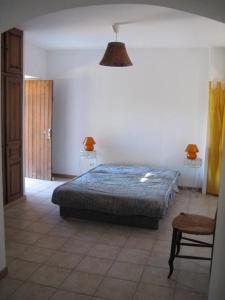 Ένα ή περισσότερα κρεβάτια σε δωμάτιο στο Maison de caractère, pierre sèche, Galéria, pour 2