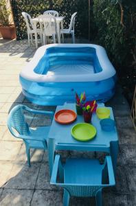 a pool with a table and plates on it at La Casa di Julia in Lecce