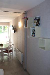 a living room with a table and a dining room at jujuouragan in Saint Die