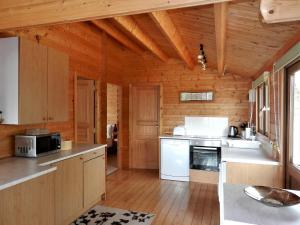 Η κουζίνα ή μικρή κουζίνα στο Pennylands Hill View Lodge