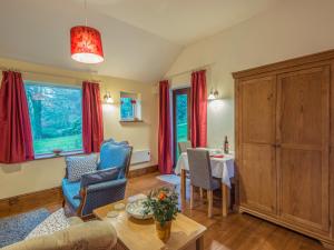 a living room with a table and chairs at Woodpeckers Cottage in Church Stretton