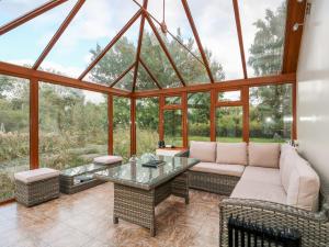 Gallery image of Dragonfly Lodge in Yaxham