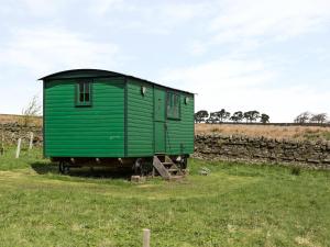 Gallery image of Peat Gate Shepherd's Hut in Greenhead