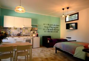 a kitchen and a living room with a table and a dining room at B&B La La Rose in Piedimonte San Germano