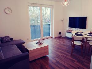 a living room with a couch and a table at Cienista Myślibórz AN in Myślibórz