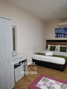 a bedroom with a bed and a dresser and a bed sidx sidx sidx sidx at Yeob Bay hotel Ampang in Ampang