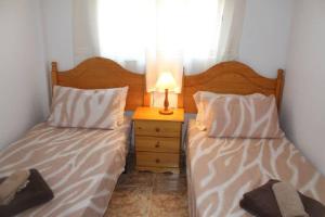 Łóżko lub łóżka w pokoju w obiekcie La Ciñuelica R15 1st Floor Apartment Com Pool L164