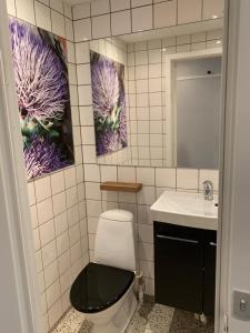 A bathroom at Rungstedgaard