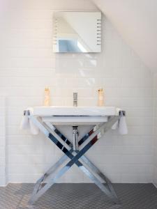 
A bathroom at The Steppes Holiday Cottages
