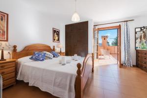 Postel nebo postele na pokoji v ubytování Villa Pinsa - Capritxo + 20 fotografií
