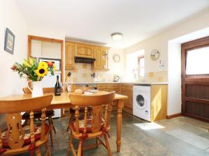 A kitchen or kitchenette at The Old Granary, Launceston