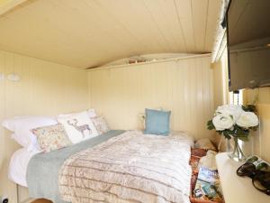 a bedroom with a bed in a small room at Willow in Wadebridge